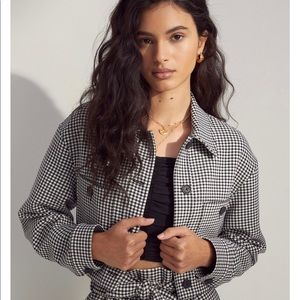 ARITZIA CROPPED JACKET SIZE SMALL